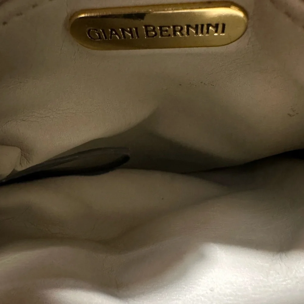 Giani Bernini genuine leather crossbody cream purse vintage